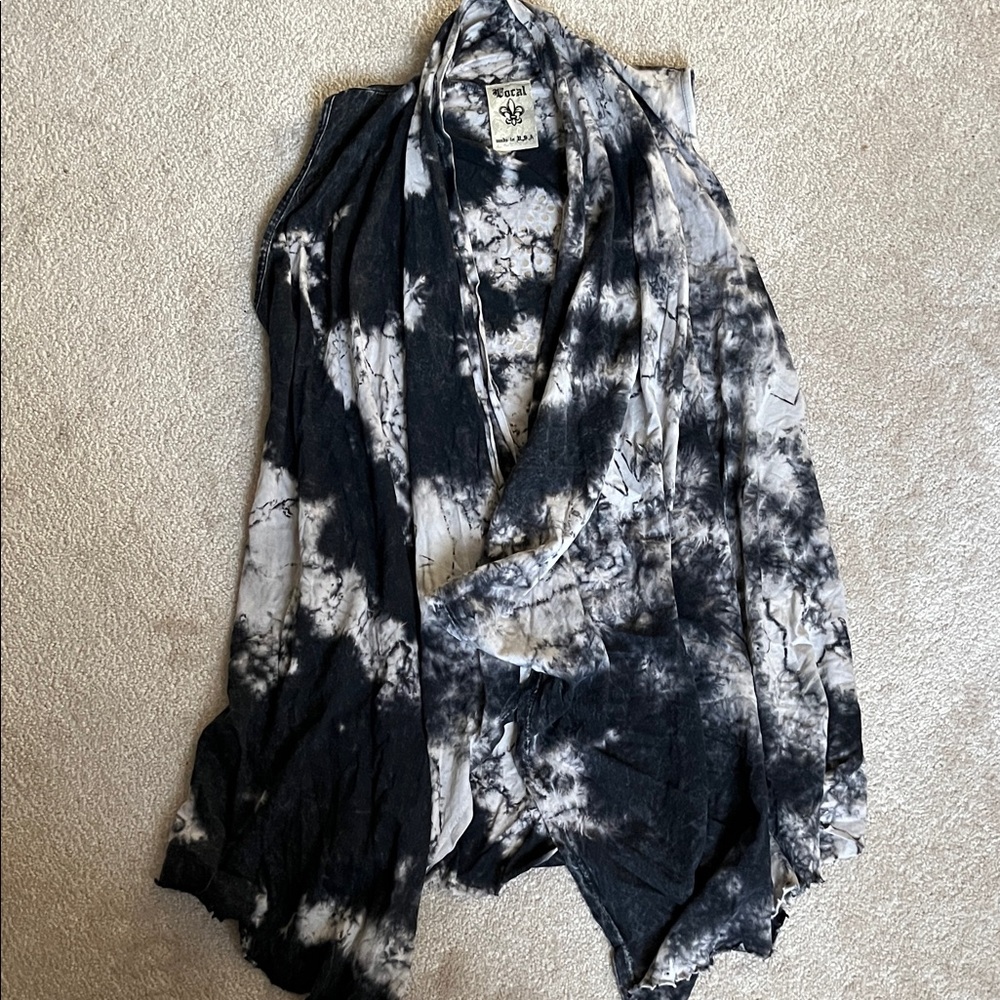 Vocal sleeveless cardigan / vest